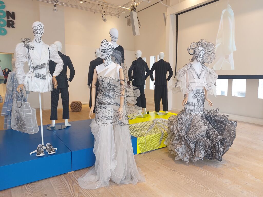 Mannequins in Fashion for good museum